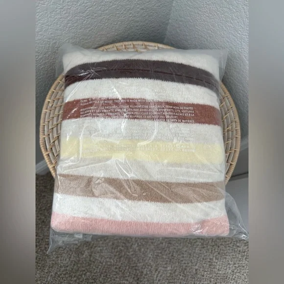 NWT Aerie Unreal Crew Sweater - Picture 3 of 3